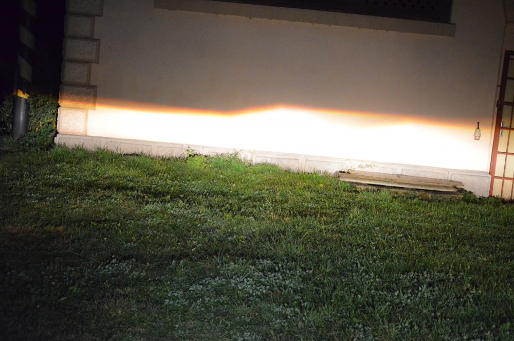 Halogen-zeď.JPG