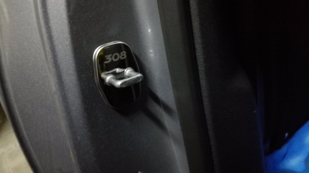 Johny 308 - krytka.jpg