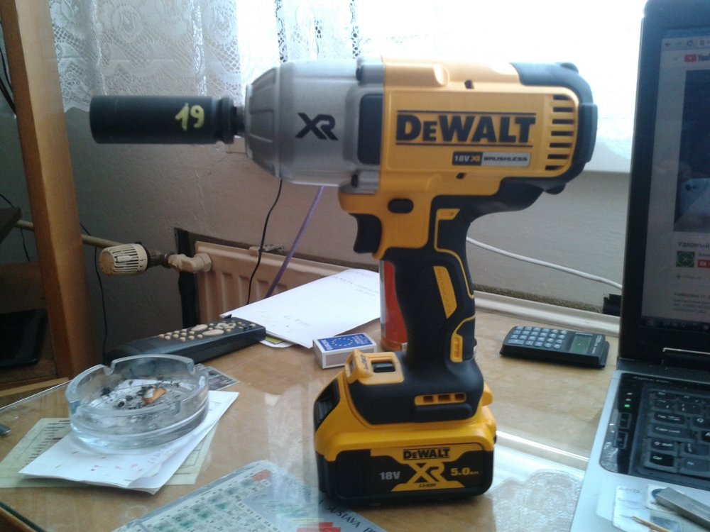 dewalt.jpg