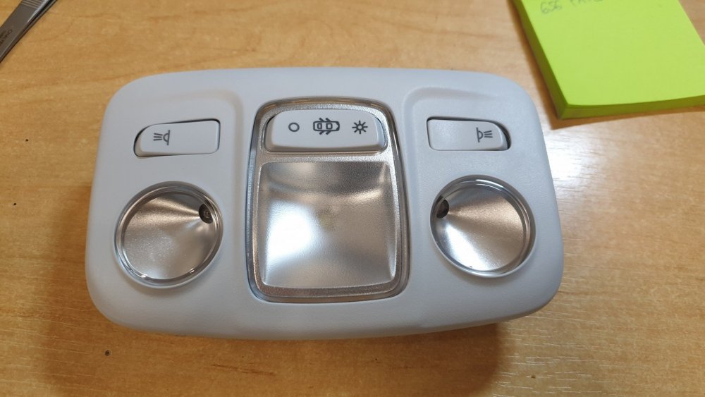 Lampa_predna_1.thumb.jpg.135ff831e0ad27db7854ea4b7cbd5440.jpg