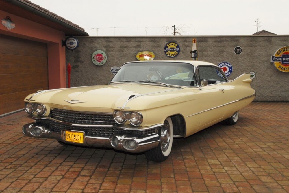 Cadillac Series 63 Hard Top Coupé DeVille.jpg
