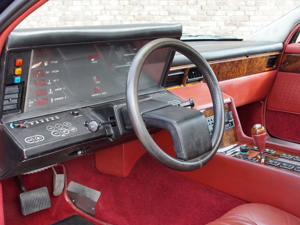 Aston_Martin_Lagonda_sultan_Oman_15a.jpg