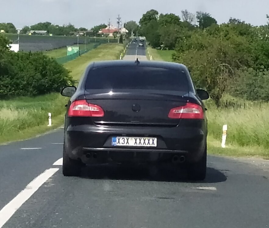 Š.Superb.jpg
