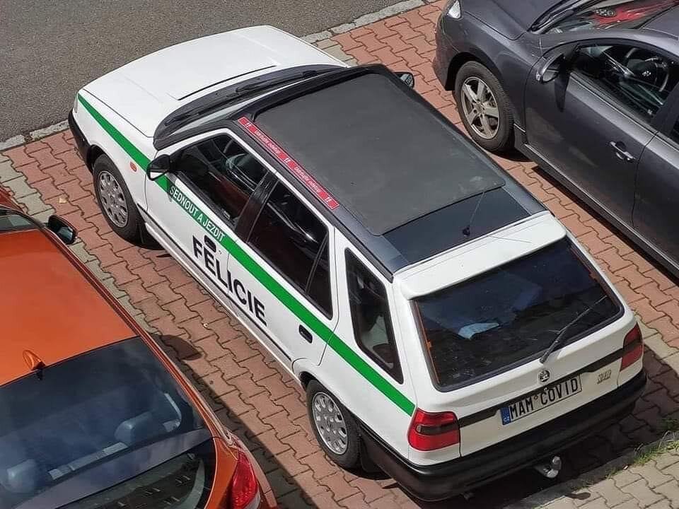 felicie_-_nasednout_a_jezdit.jpg.f90589c042f84dc6195c32a045627282.jpg
