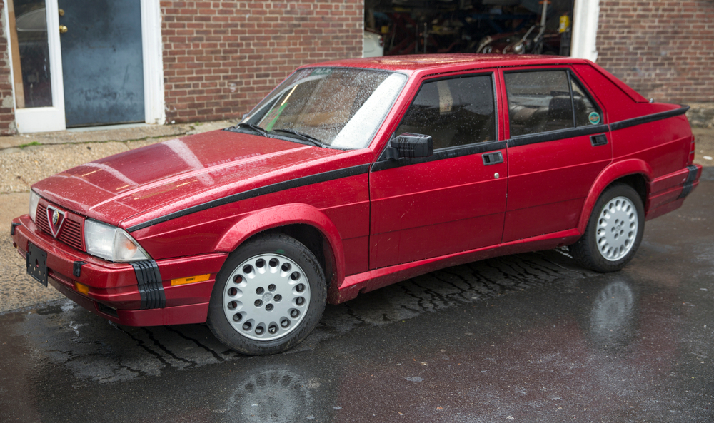 Alfa_Romeo_Milano_in_red,_front_left.jpg